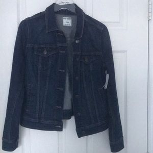Old Navy Jean Jacket never worn.   Woman’s size M